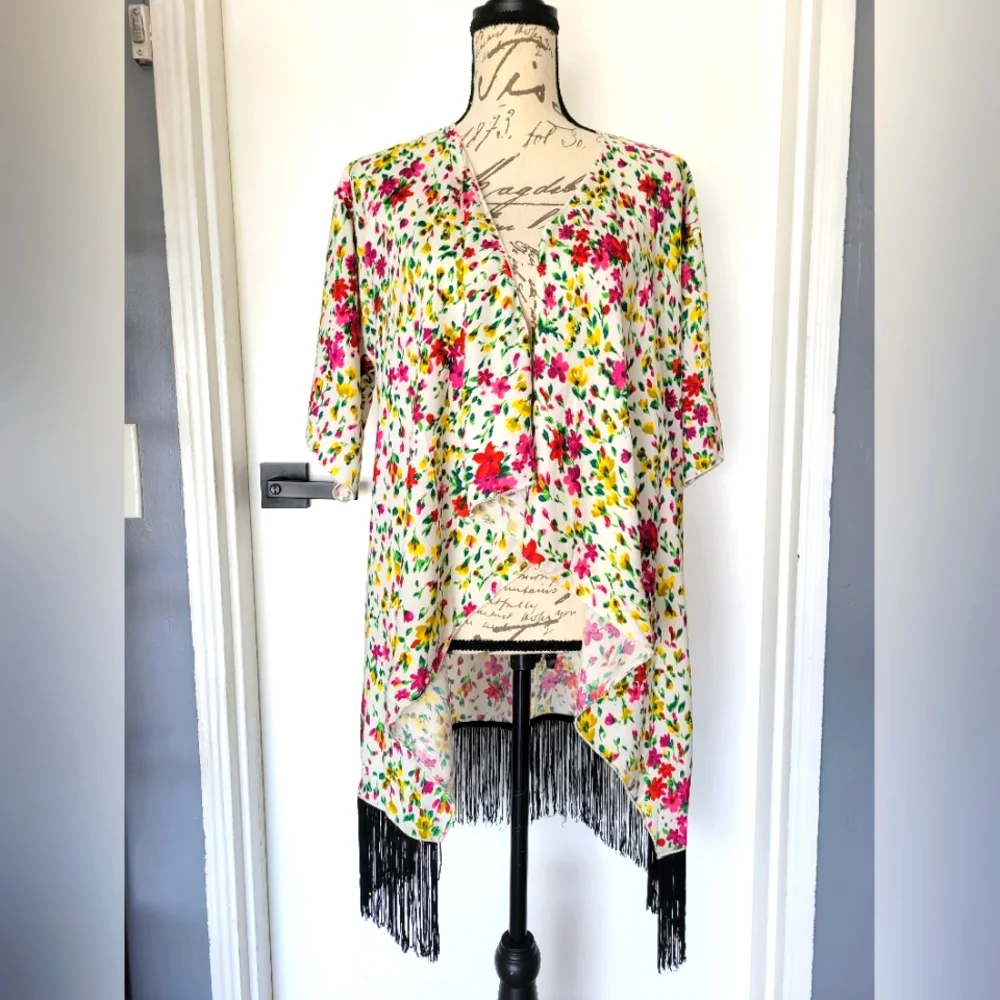 LuLaroe White Floral Fringed Boho Kimono Size‎ S